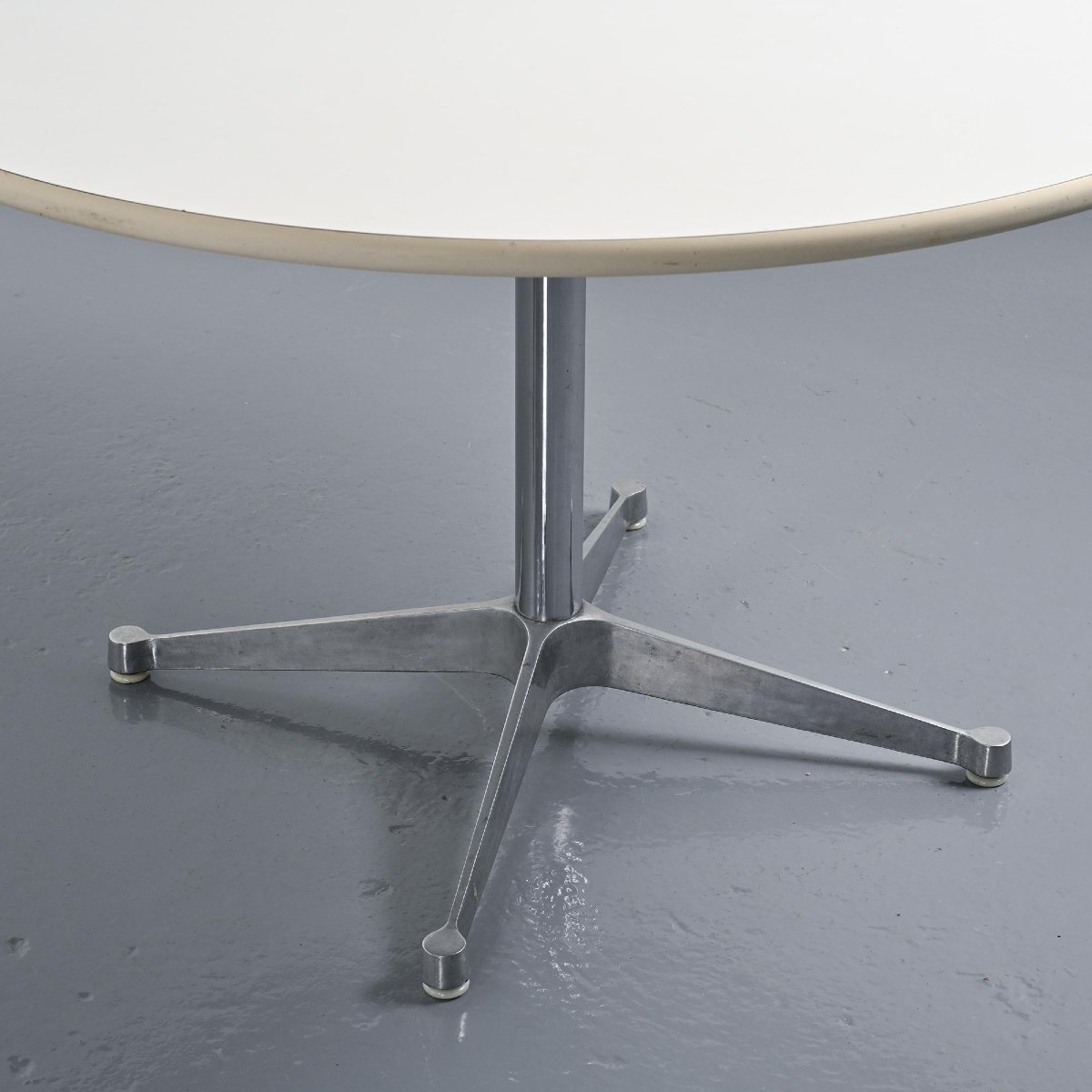 Table ronde par Charles et Ray Eames pour Herman Miller, circa 1970 -photo-2