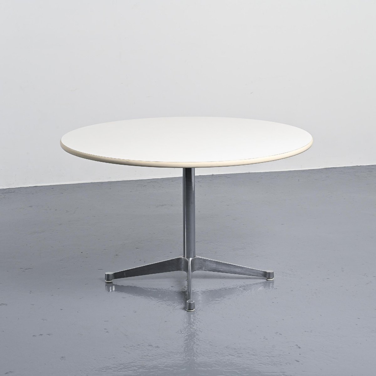 Table ronde par Charles et Ray Eames pour Herman Miller, circa 1970 -photo-3