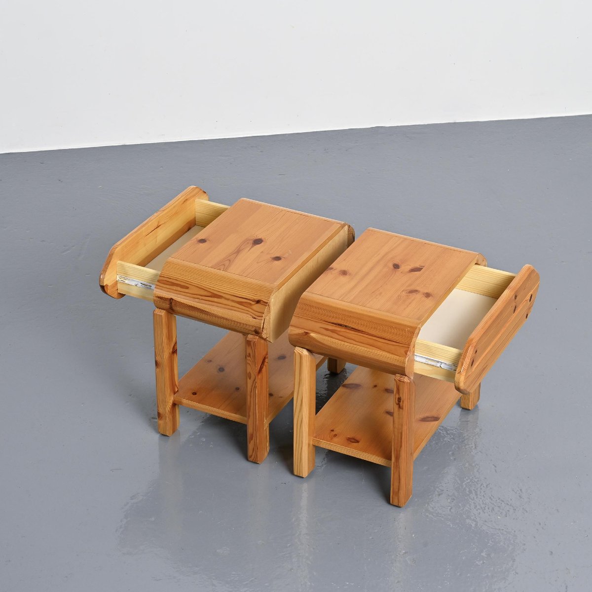 Paire de chevets en pin par Maison Regain, circa 1970 -photo-3