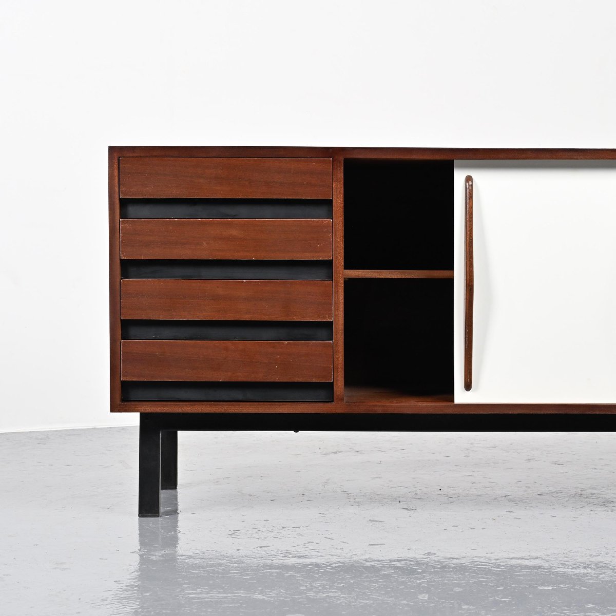  Enfilade Cansado par Charlotte Perriand, circa 1960-photo-2