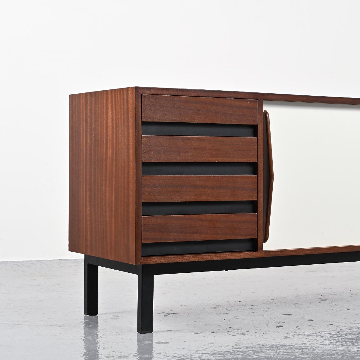  Enfilade Cansado par Charlotte Perriand, circa 1960-photo-2