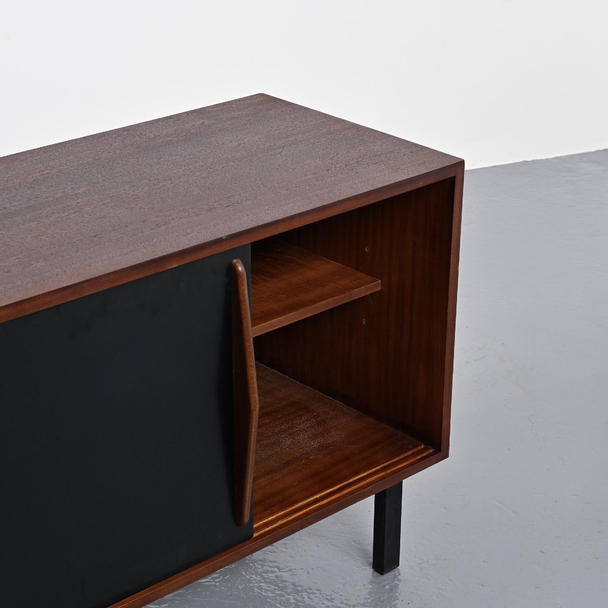  Enfilade Cansado par Charlotte Perriand, circa 1960-photo-3
