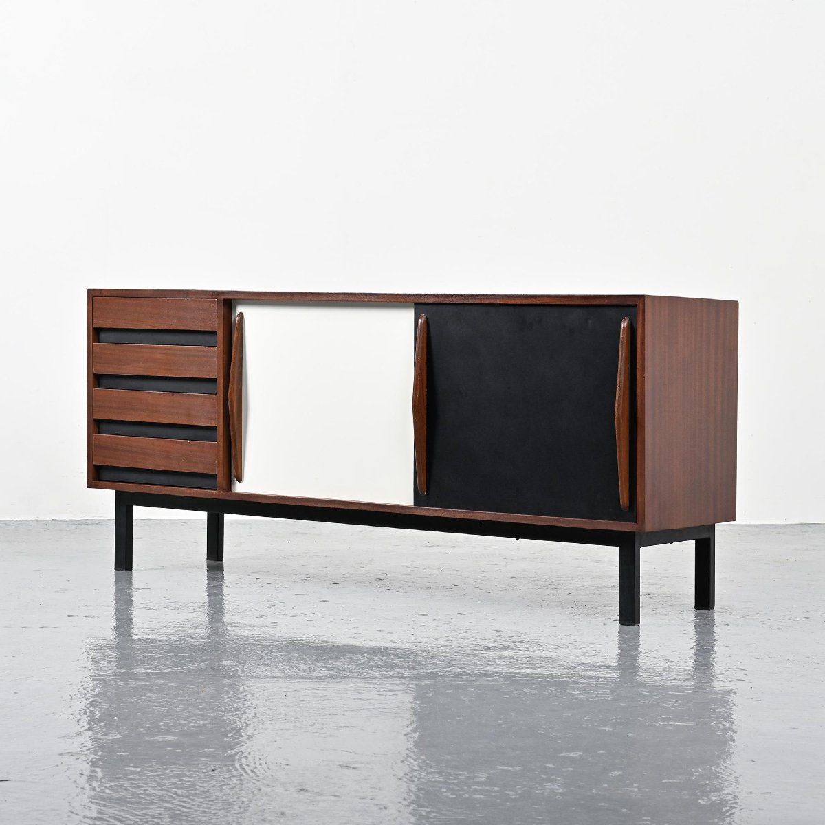  Enfilade Cansado par Charlotte Perriand, circa 1960-photo-6
