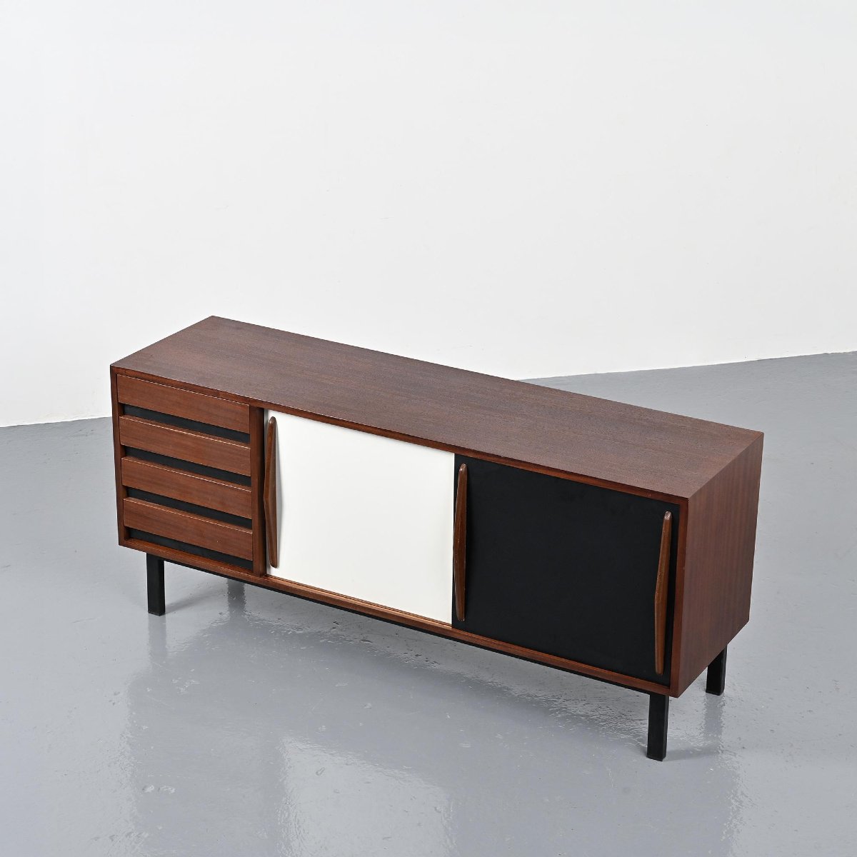  Enfilade Cansado par Charlotte Perriand, circa 1960-photo-7
