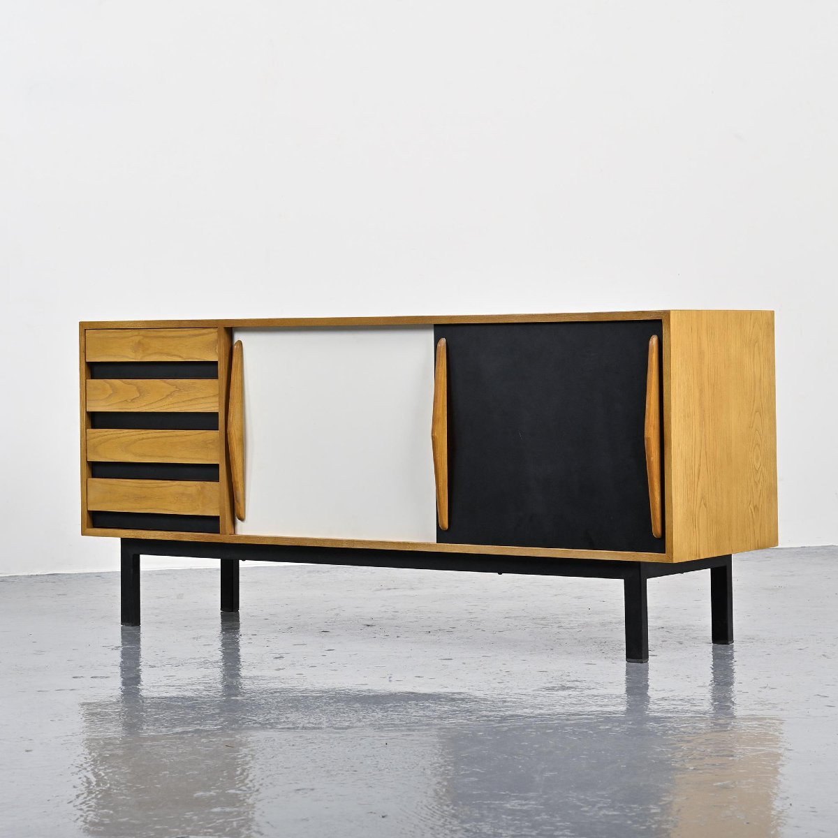  Enfilade Cansado par Charlotte Perriand, circa 1960-photo-3