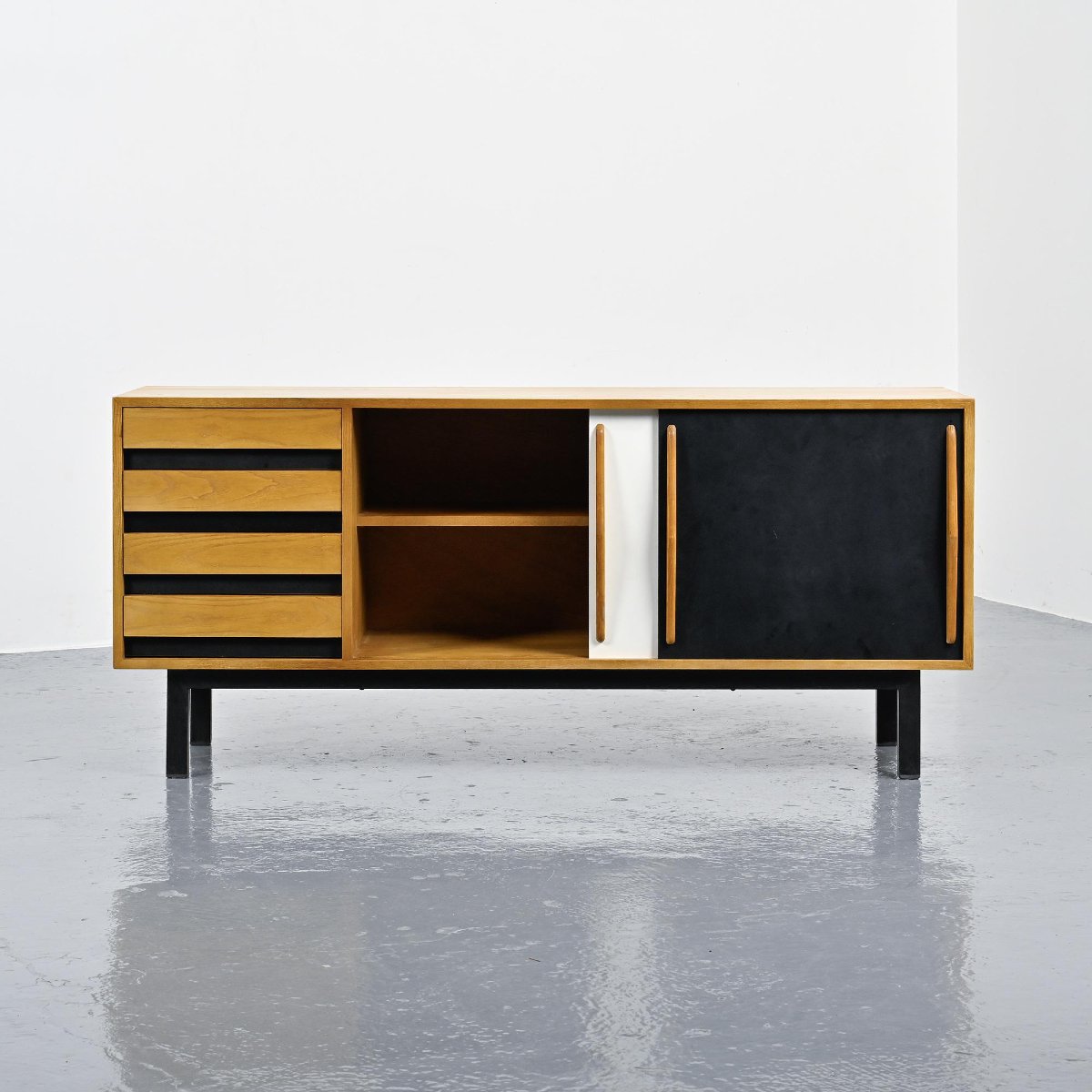  Enfilade Cansado par Charlotte Perriand, circa 1960-photo-1