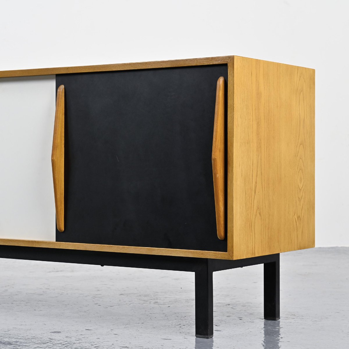  Enfilade Cansado par Charlotte Perriand, circa 1960-photo-4
