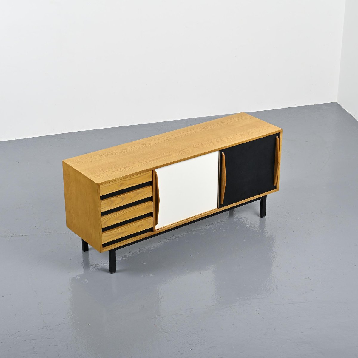  Enfilade Cansado par Charlotte Perriand, circa 1960-photo-6