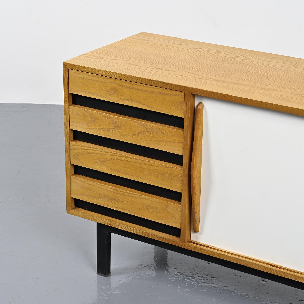  Enfilade Cansado par Charlotte Perriand, circa 1960-photo-8