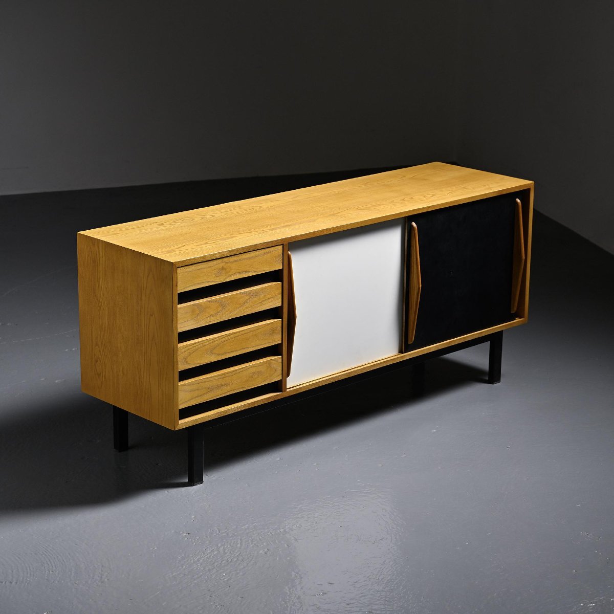  Enfilade Cansado par Charlotte Perriand, circa 1960