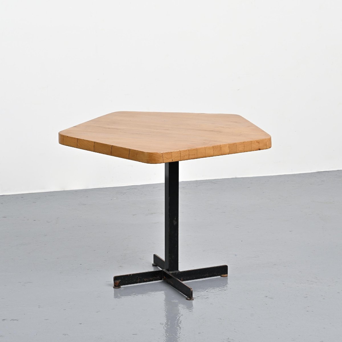 Pentagonal Table Les Arcs, Charlotte Perriand, Circa 1973 -photo-2