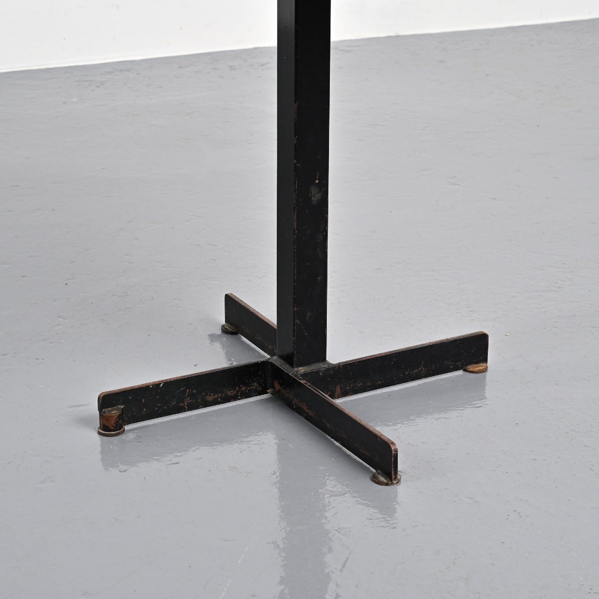 Pentagonal Table Les Arcs, Charlotte Perriand, Circa 1973 -photo-5