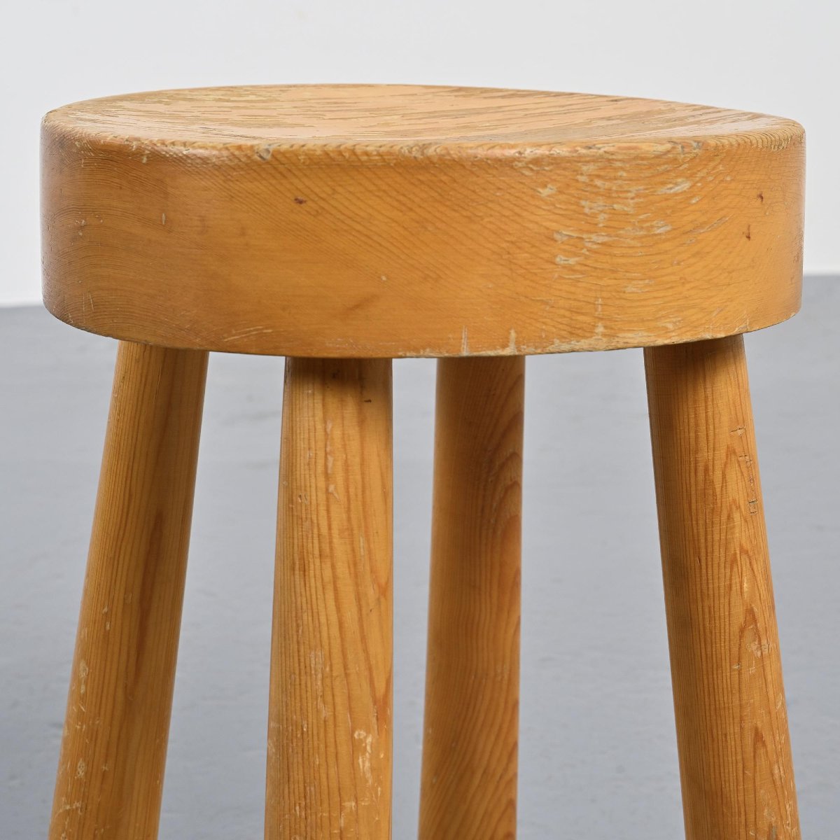 Tabouret en pin massif, Charlotte Perriand années 1960-photo-1
