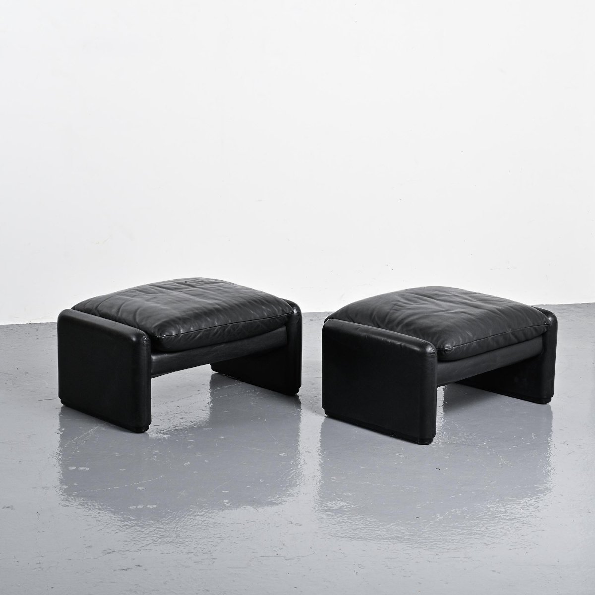 Paire d'ottomans Maralunga, Vico Magistretti pour Cassina, Italie, 1973 -photo-2
