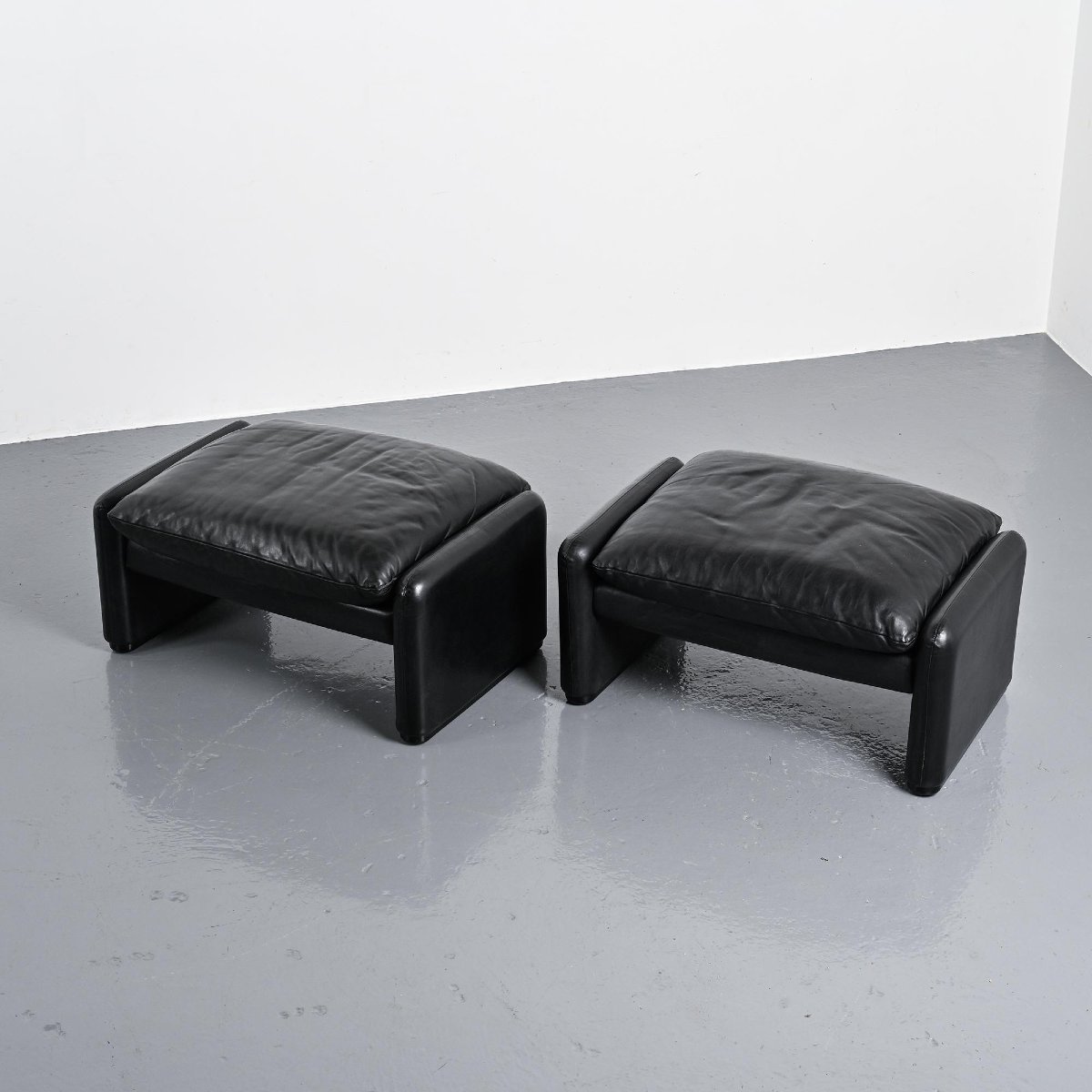 Paire d'ottomans Maralunga, Vico Magistretti pour Cassina, Italie, 1973 -photo-3