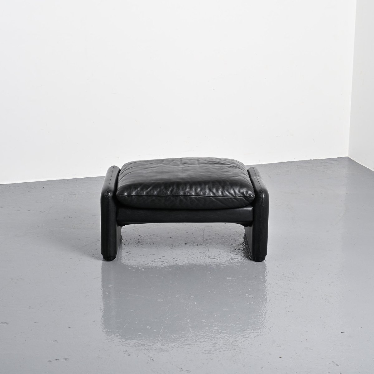 Paire d'ottomans Maralunga, Vico Magistretti pour Cassina, Italie, 1973 -photo-4