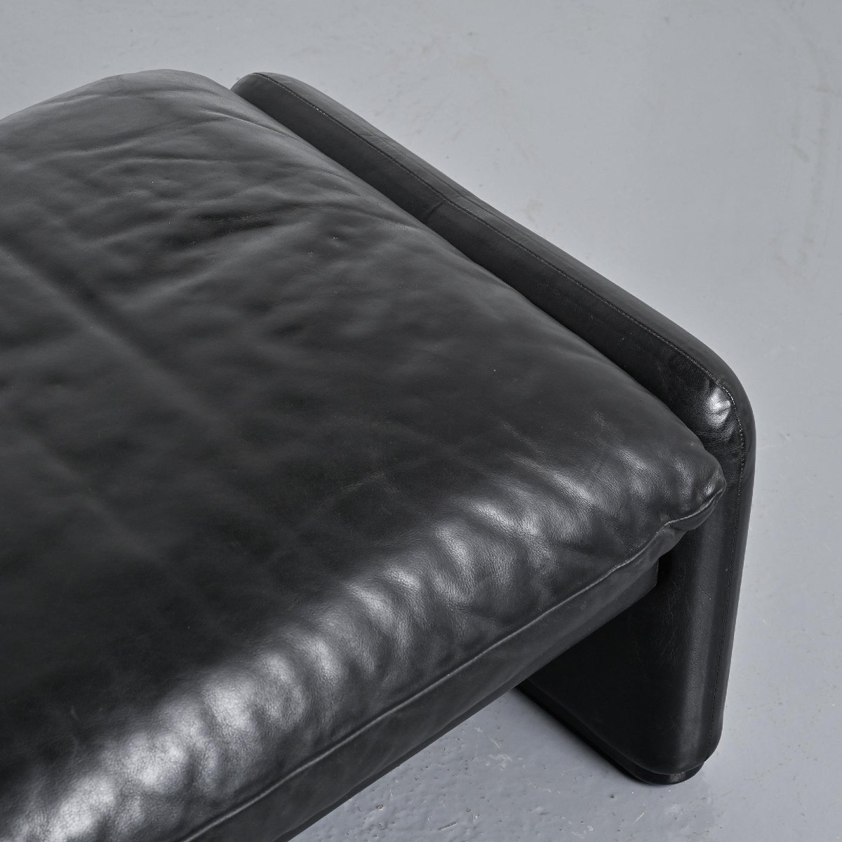 Paire d'ottomans Maralunga, Vico Magistretti pour Cassina, Italie, 1973 -photo-6