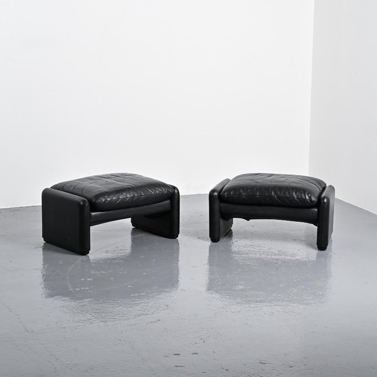 Paire d'ottomans Maralunga, Vico Magistretti pour Cassina, Italie, 1973 