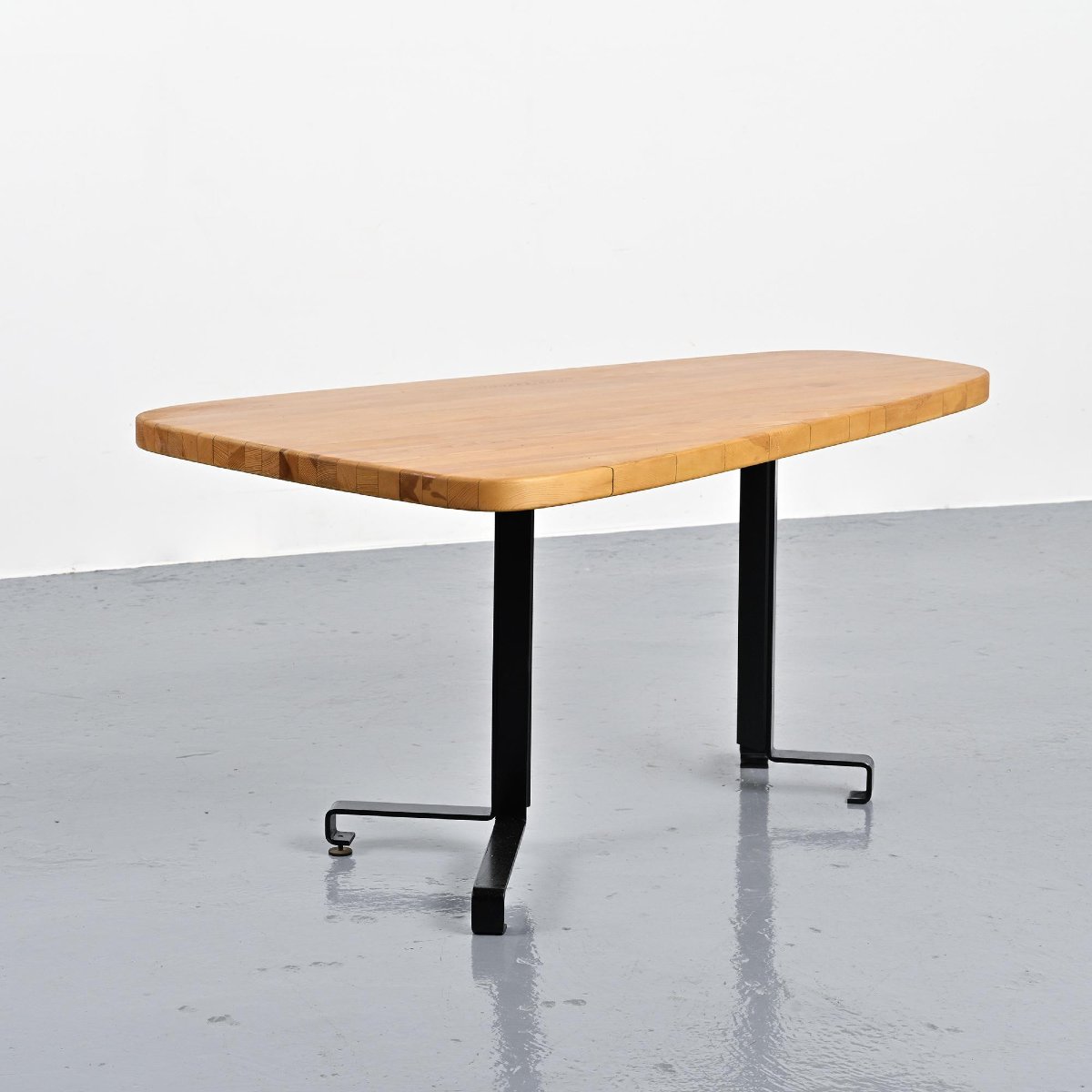 Table forme libre, Charlotte Perriand pour Les Arcs, circa 1986-photo-3