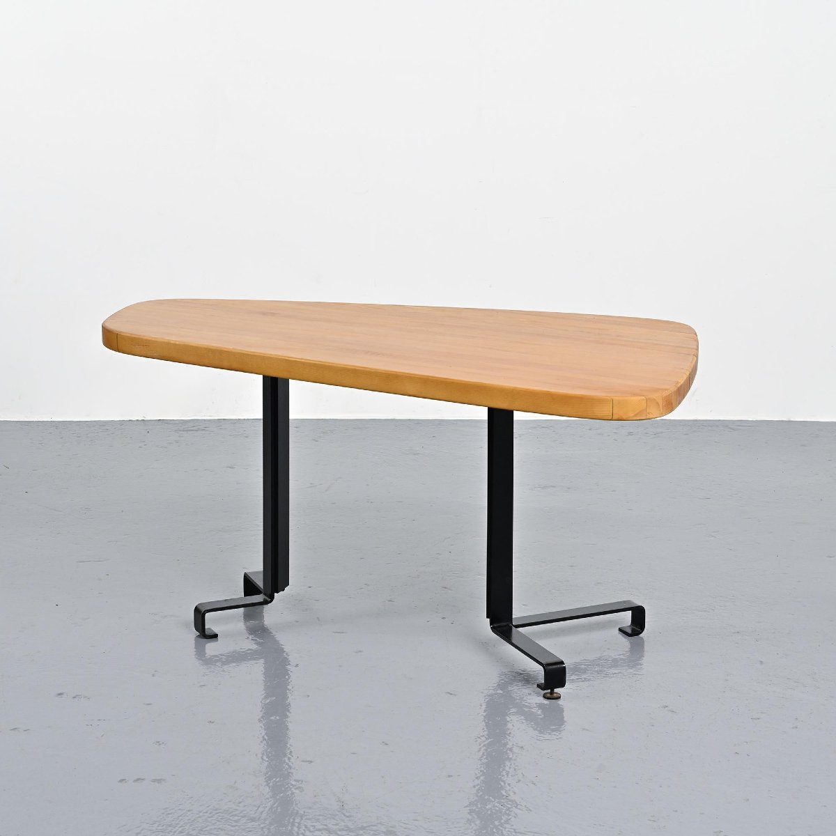 Table forme libre, Charlotte Perriand pour Les Arcs, circa 1986-photo-5