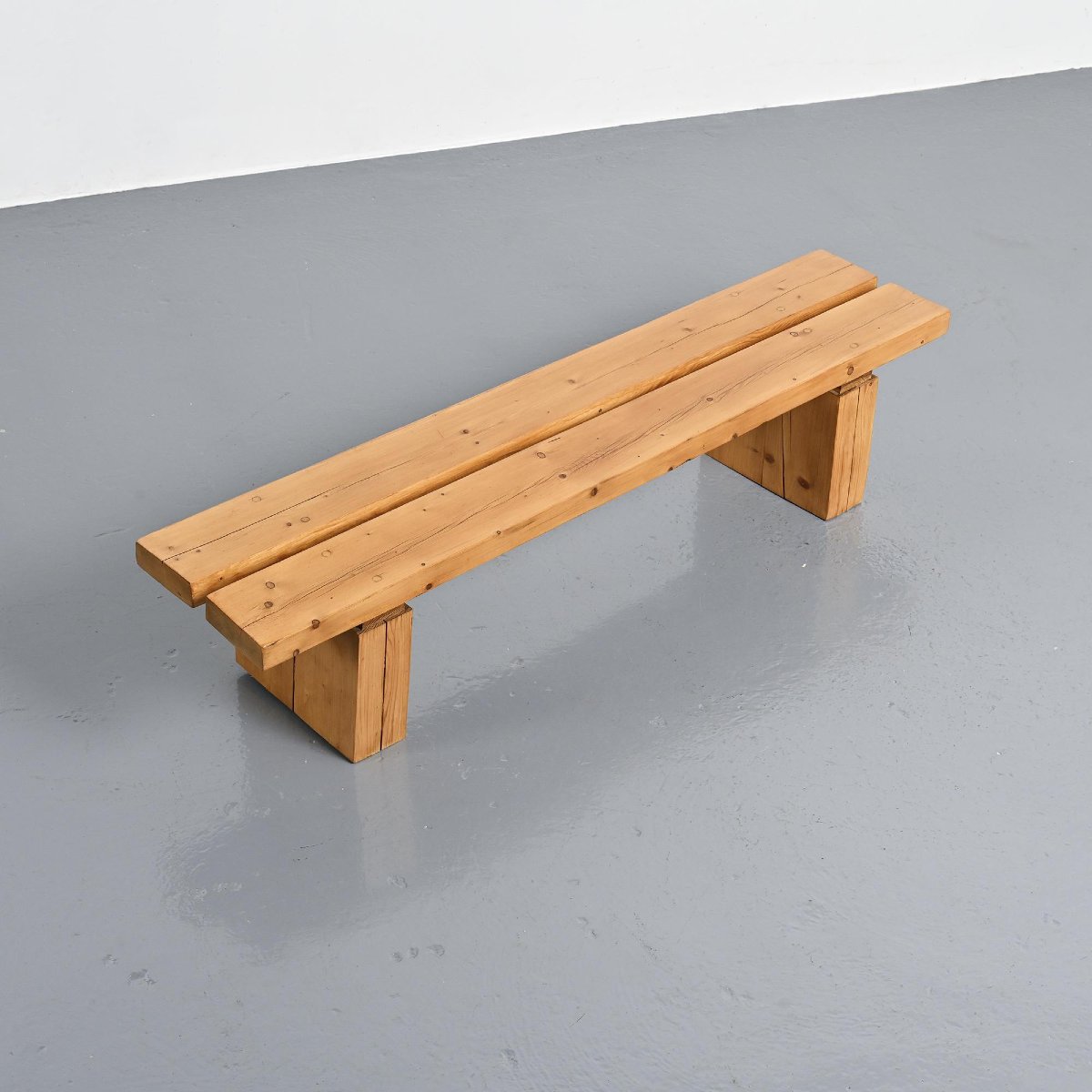 Banc en pin de la résidence La Rive, Arc 1600, France, circa 1970 -photo-6