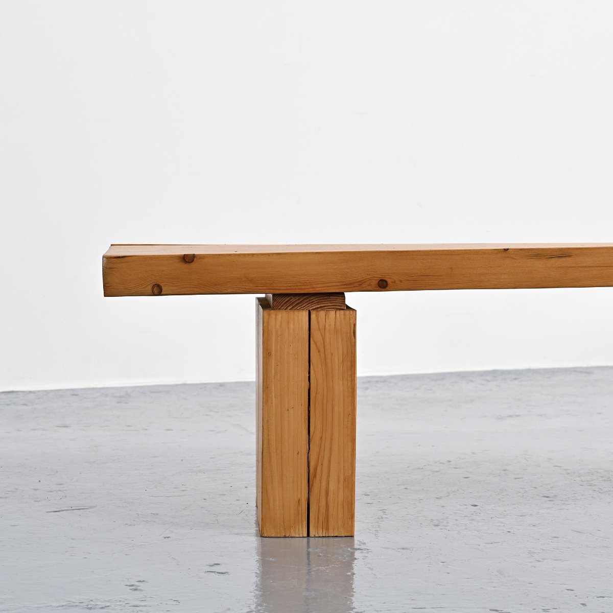 Banc en pin de la résidence La Rive, Arc 1600, France, circa 1970 -photo-7
