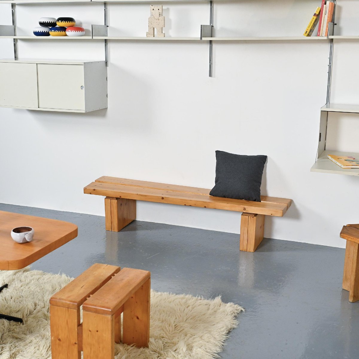 Banc en pin de la résidence La Rive, Arc 1600, France, circa 1970 -photo-8