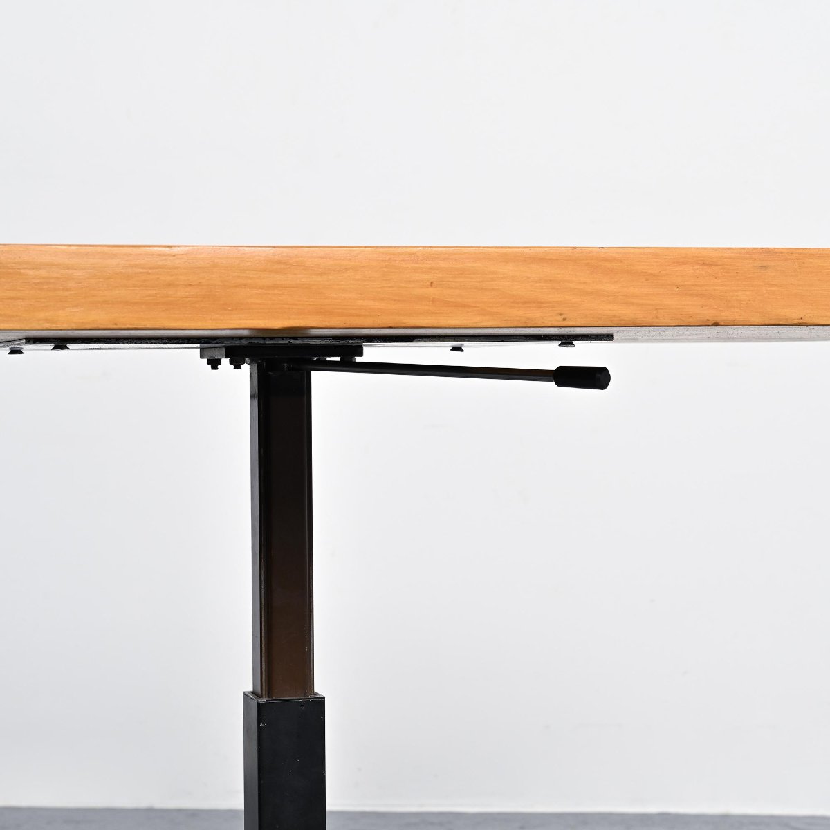  Table Monte et Baisse pour les Arcs, par Charlotte Perriand circa 1975-photo-5