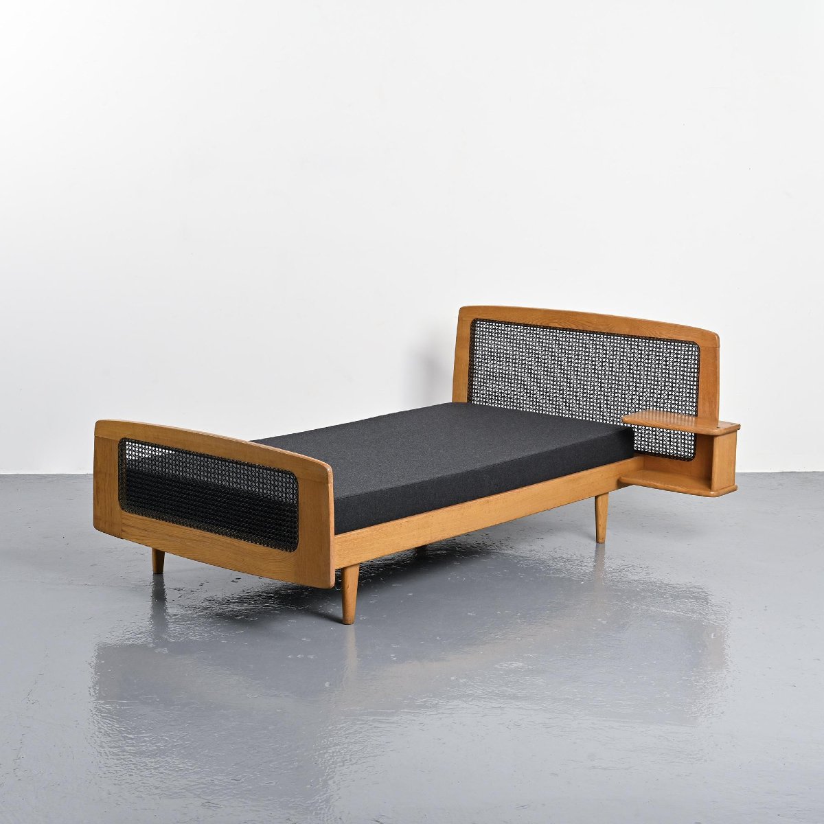  Lit par Roger Landault pour Ligne Roset, France, circa 1965 -photo-2