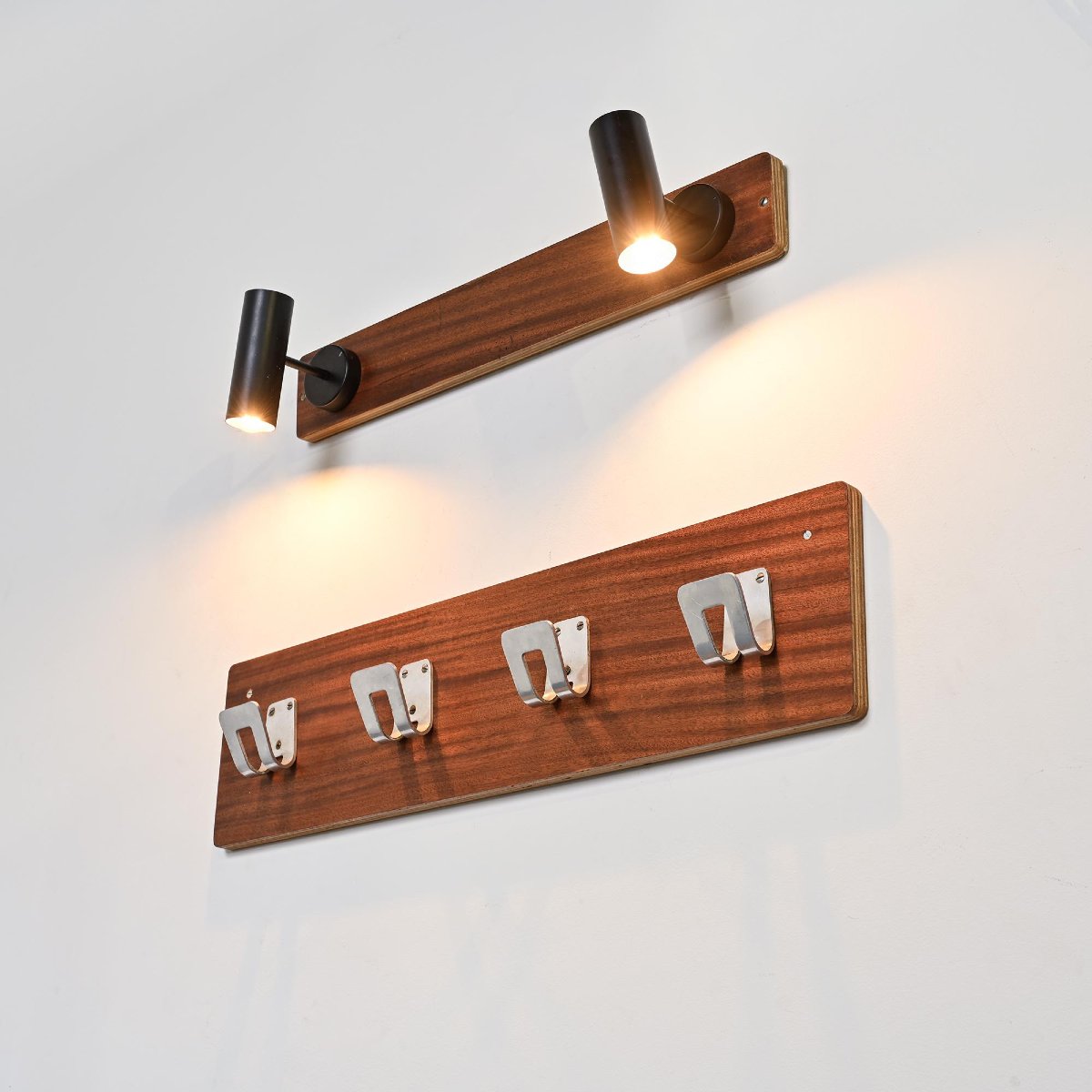 Pierre Guariche: Coat Rack And Lighting Fixtures For La Plagne, Circa 1968 -photo-3