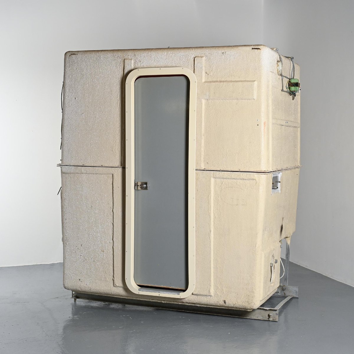 Cabine de salle de bains préfabriquée, Charlotte Perriand, Les Arcs 1800, circa 1975 -photo-3
