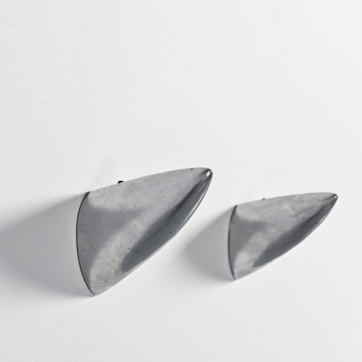 Paire de patères « Chab Wellington » par Philippe Starck, O.W.O 1987 -photo-3
