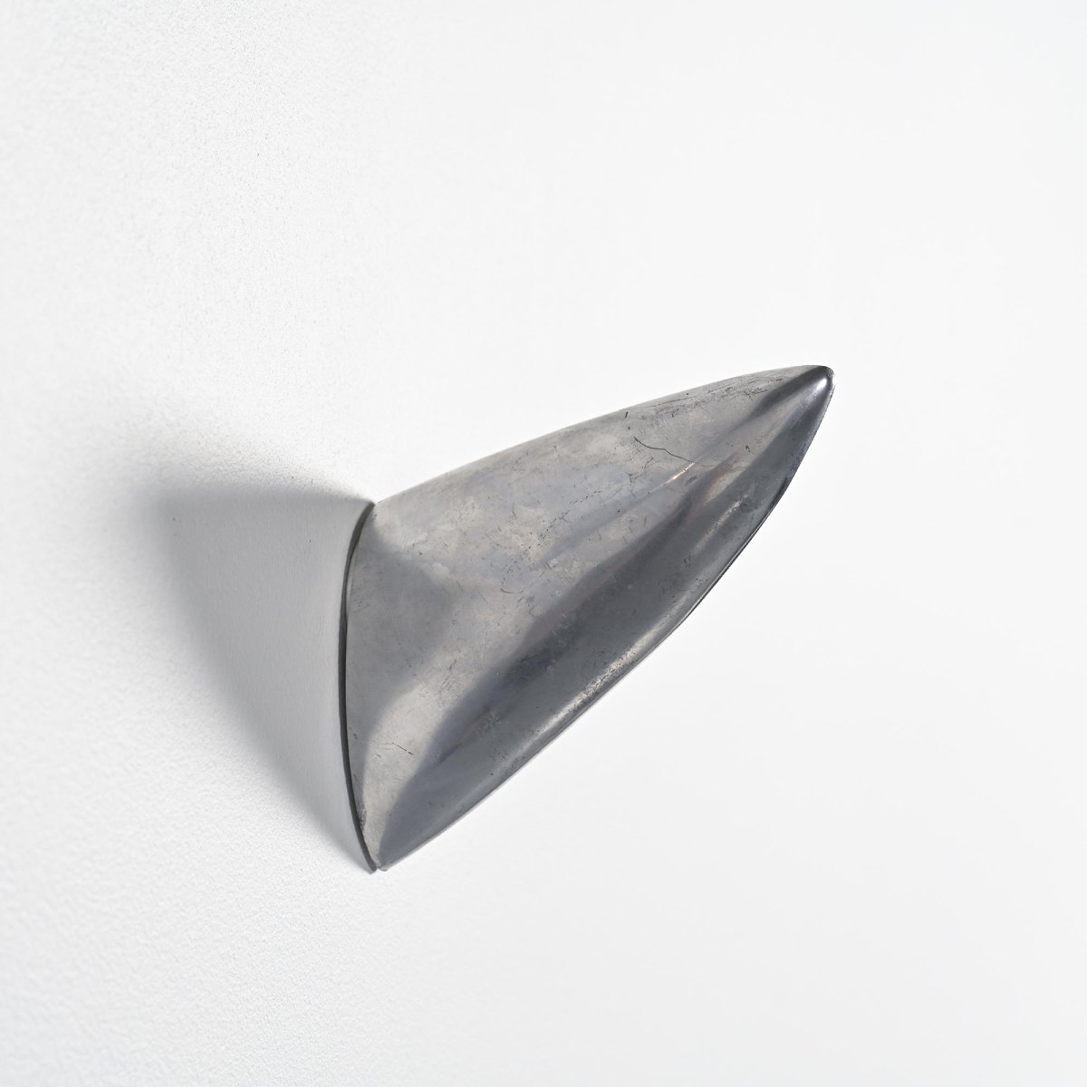Paire de patères « Chab Wellington » par Philippe Starck, O.W.O 1987 -photo-3