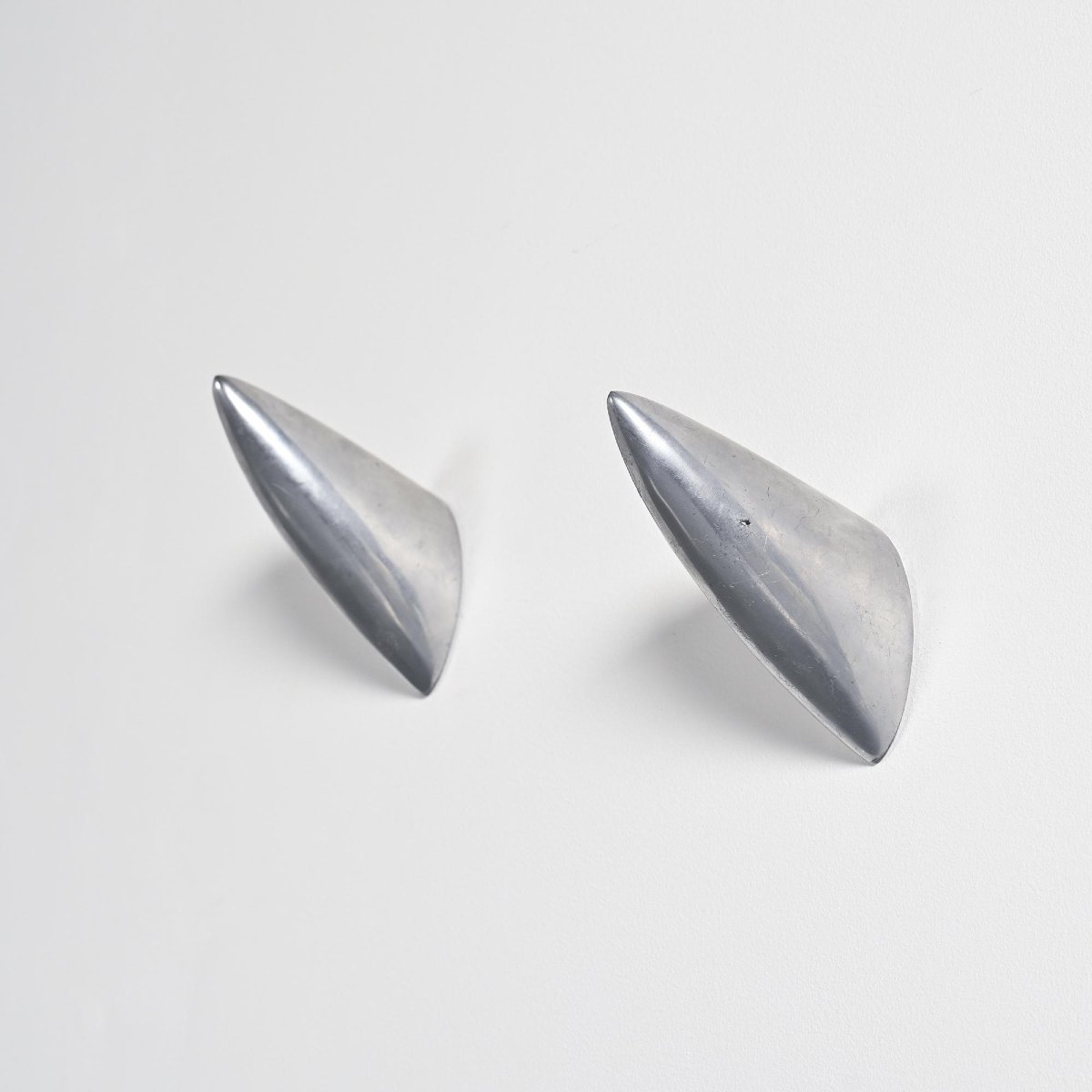 Paire de patères « Chab Wellington » par Philippe Starck, O.W.O 1987 -photo-4