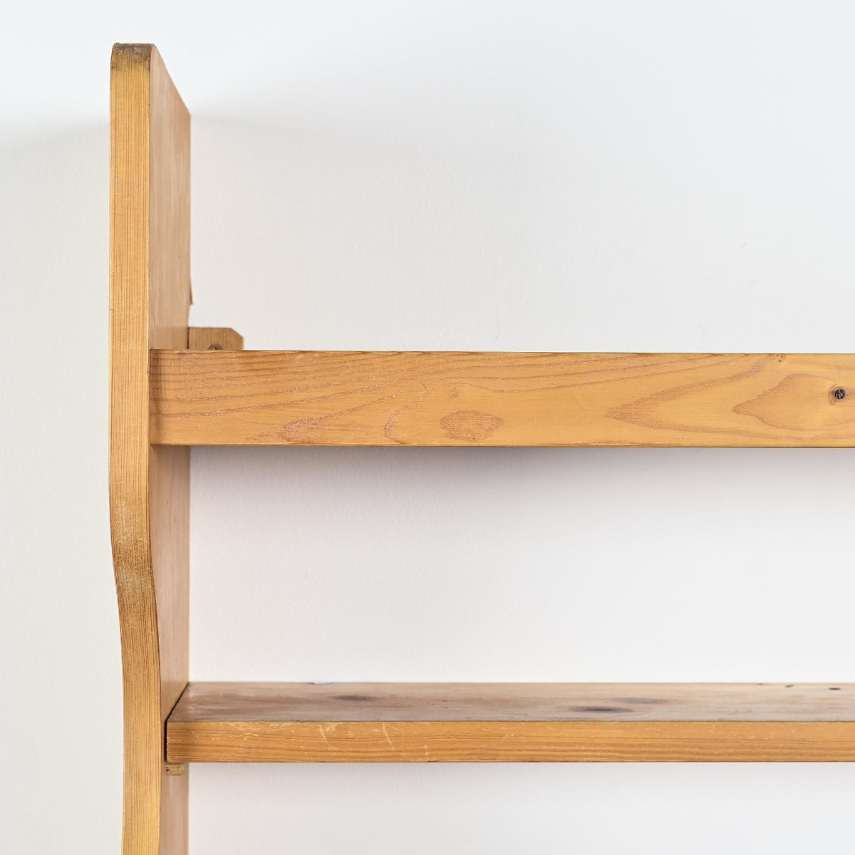 Pine Wall Shelf, Les Arcs 1800, Circa 1970 -photo-1