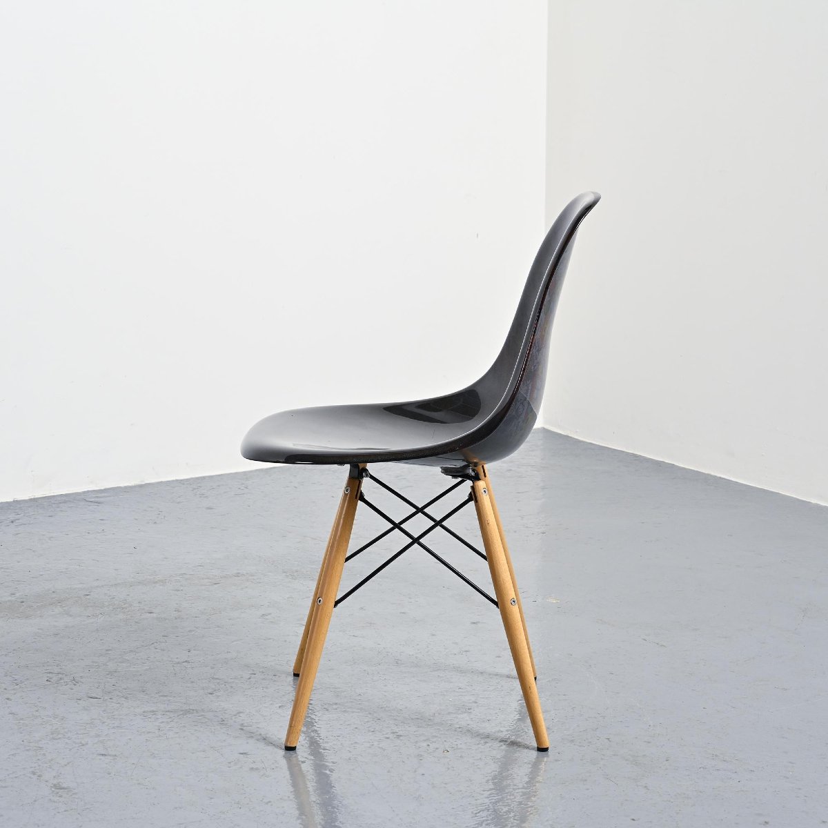 Chaise Eames customisée par un artiste, circa 2000-photo-3
