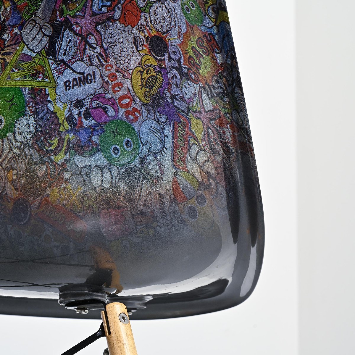 Chaise Eames customisée par un artiste, circa 2000-photo-1