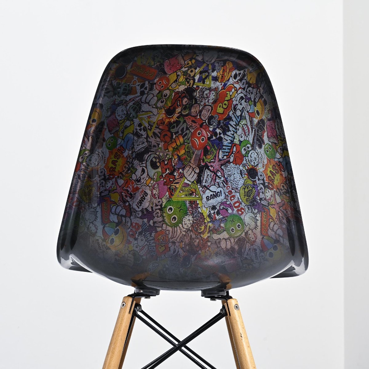 Chaise Eames customisée par un artiste, circa 2000-photo-4