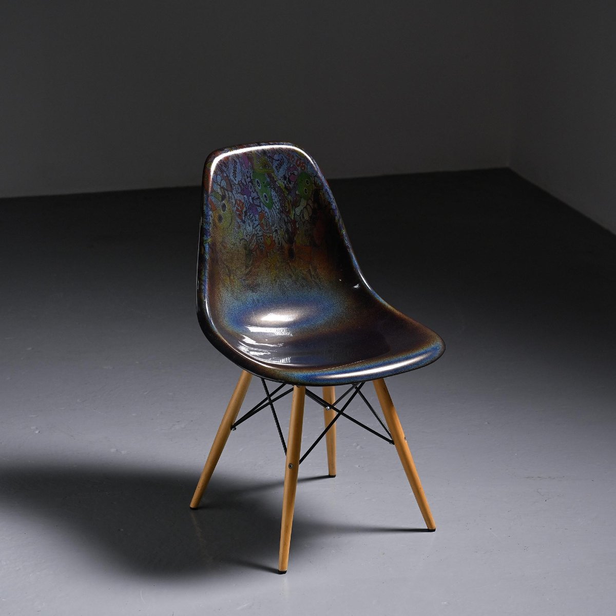 Chaise Eames customisée par un artiste, circa 2000