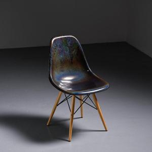 Chaise Eames customisée par un artiste, circa 2000