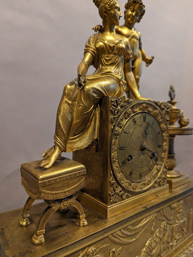 Pendule Empire En Bronze Doré "déesse Assise Et Putti"-photo-2