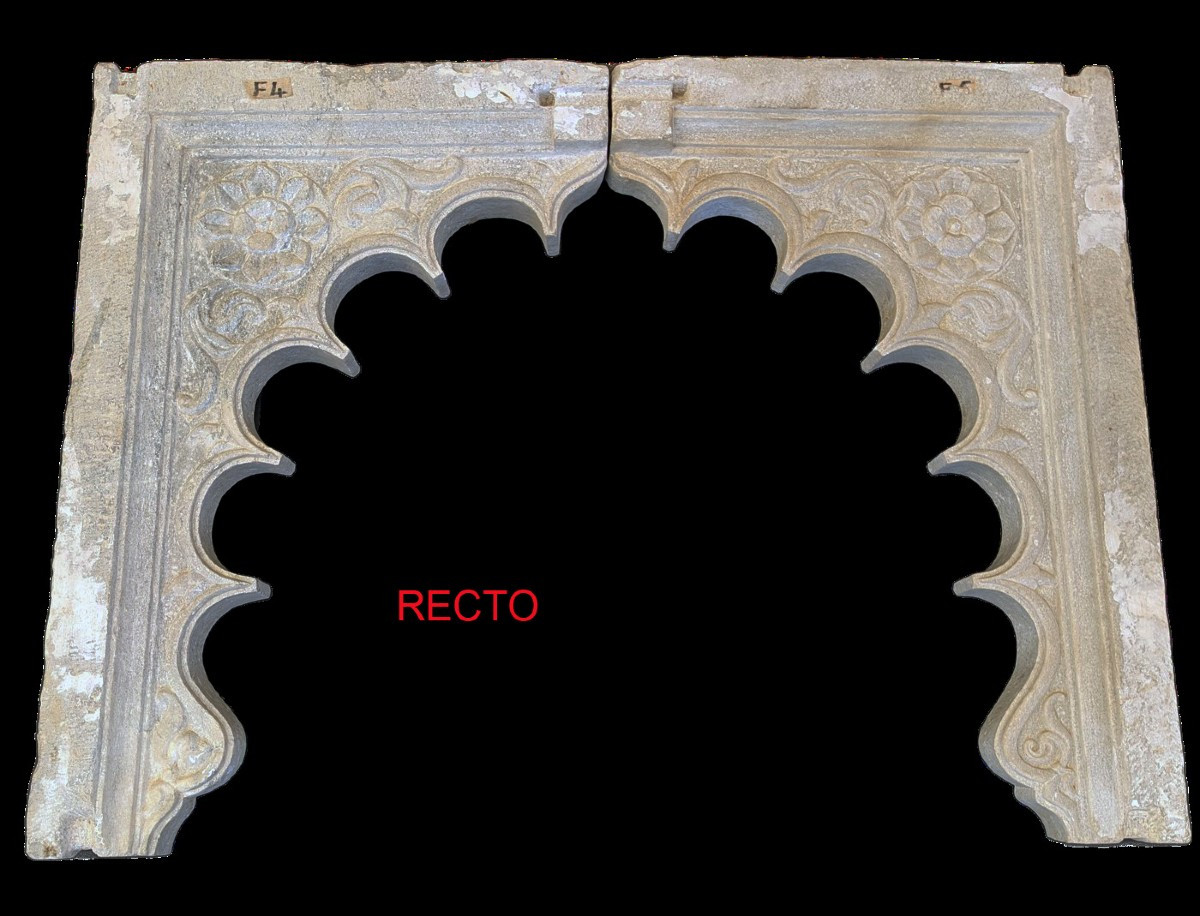 Elément d'architecture en marbre sculpté