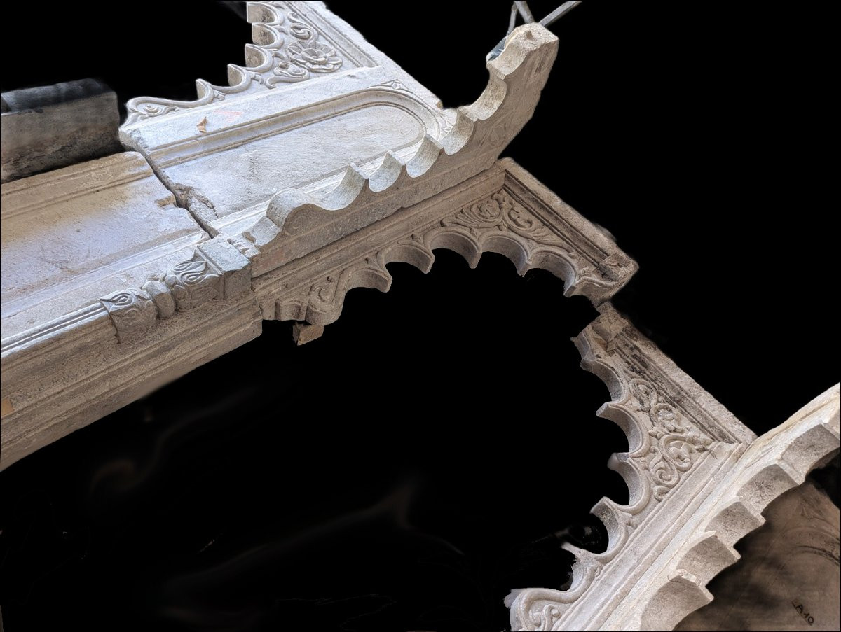 Marble And Granite Ensemble From The Facade Of A Haveli In Rajasthan-photo-2