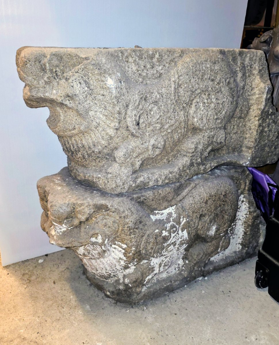 2  Lions couchés aux motifs stylisés (Lions de Fô) fin dynastie Ming ou de la dynastie Qing
