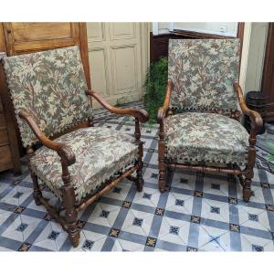 Paire De Fauteuils Style Louis XIII En Noyer