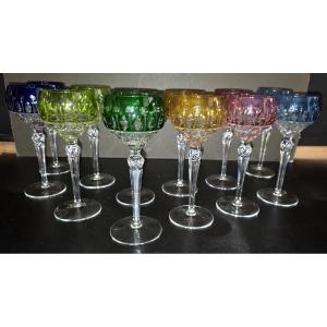 12 verres du Rhin de couleur en cristal taillé