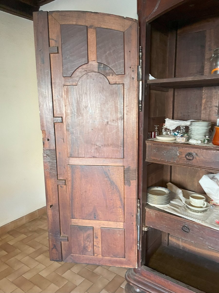 Louis XIII Burgundy Armoire From The 17th Or 18th Century In Good Condition 230 Cm-photo-6
