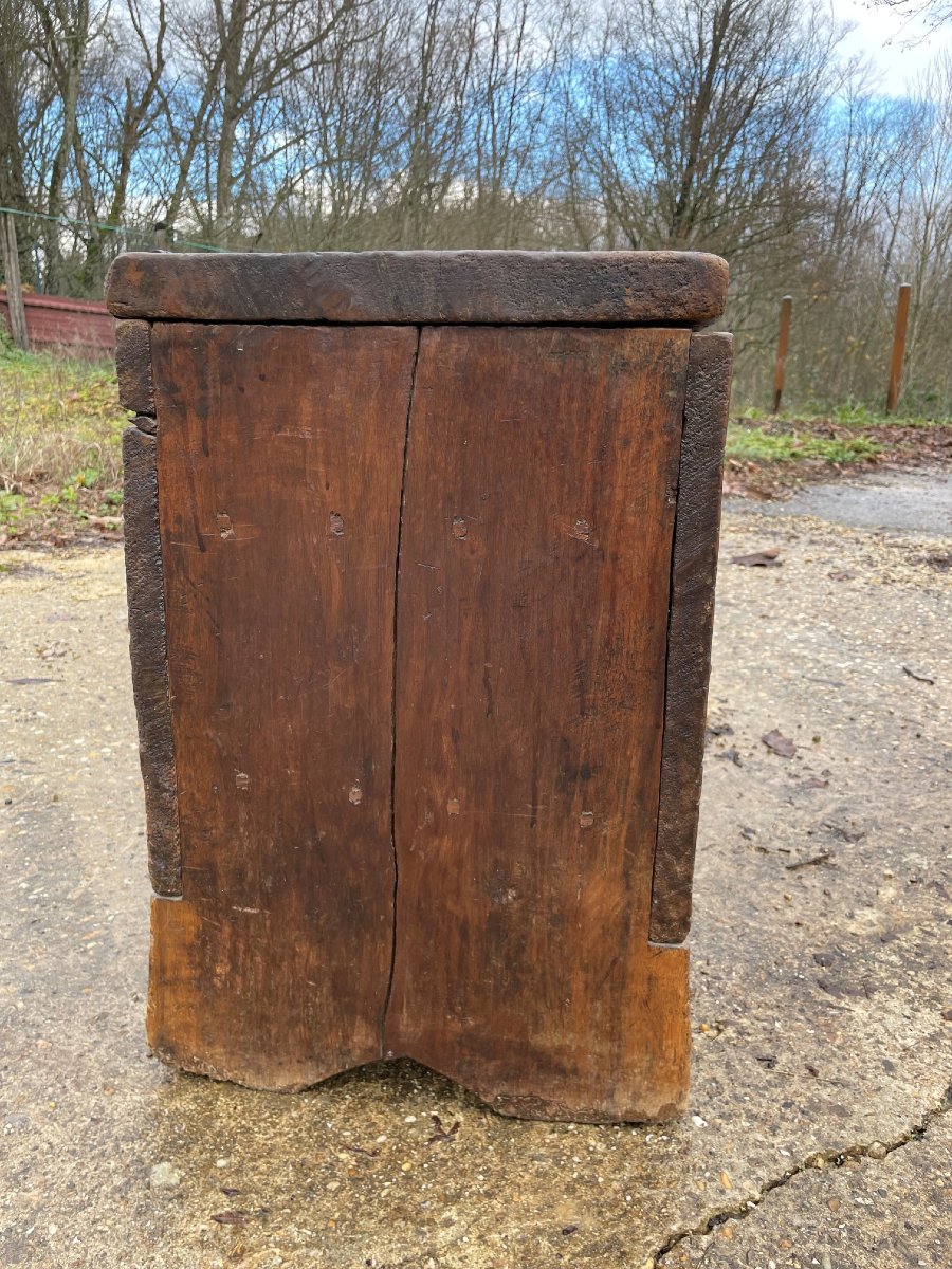 Petit Coffre du 18ème siècle Louis XIII en bois de noyer-photo-1