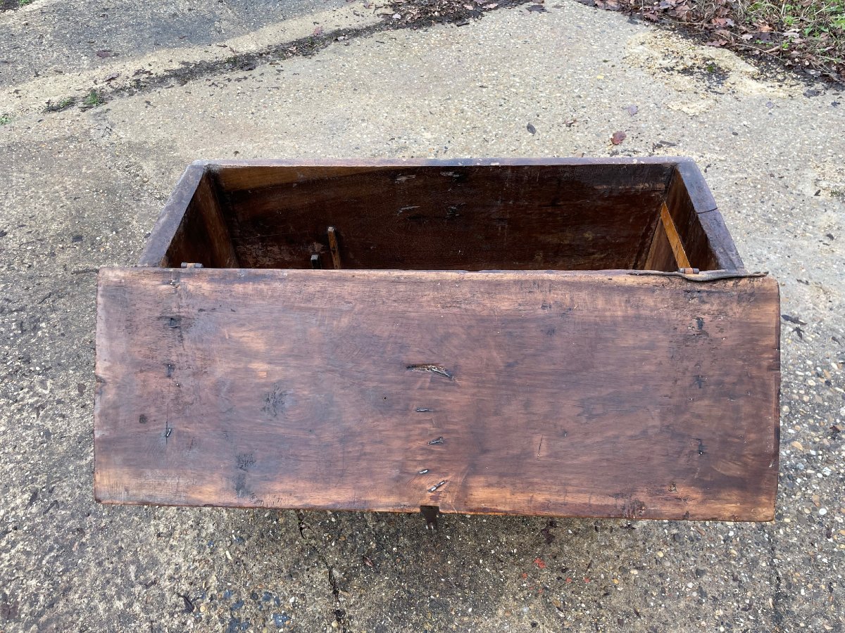 Petit Coffre du 18ème siècle Louis XIII en bois de noyer-photo-5