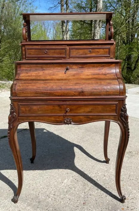 Louis XV Style Desk With Green Leather And Drawers From The 19th Century